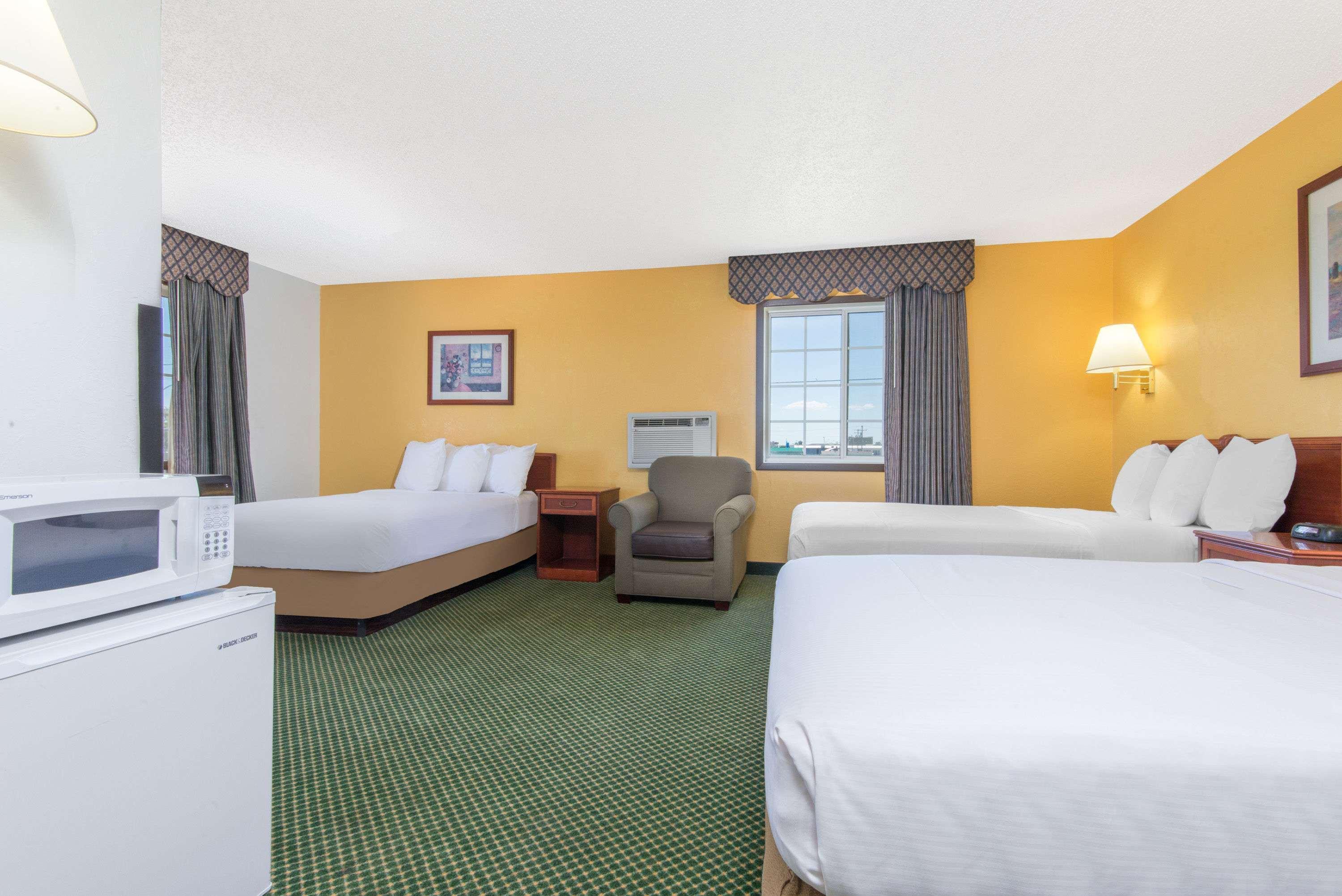 Days Inn By Wyndham Great Bend Zewnętrze zdjęcie