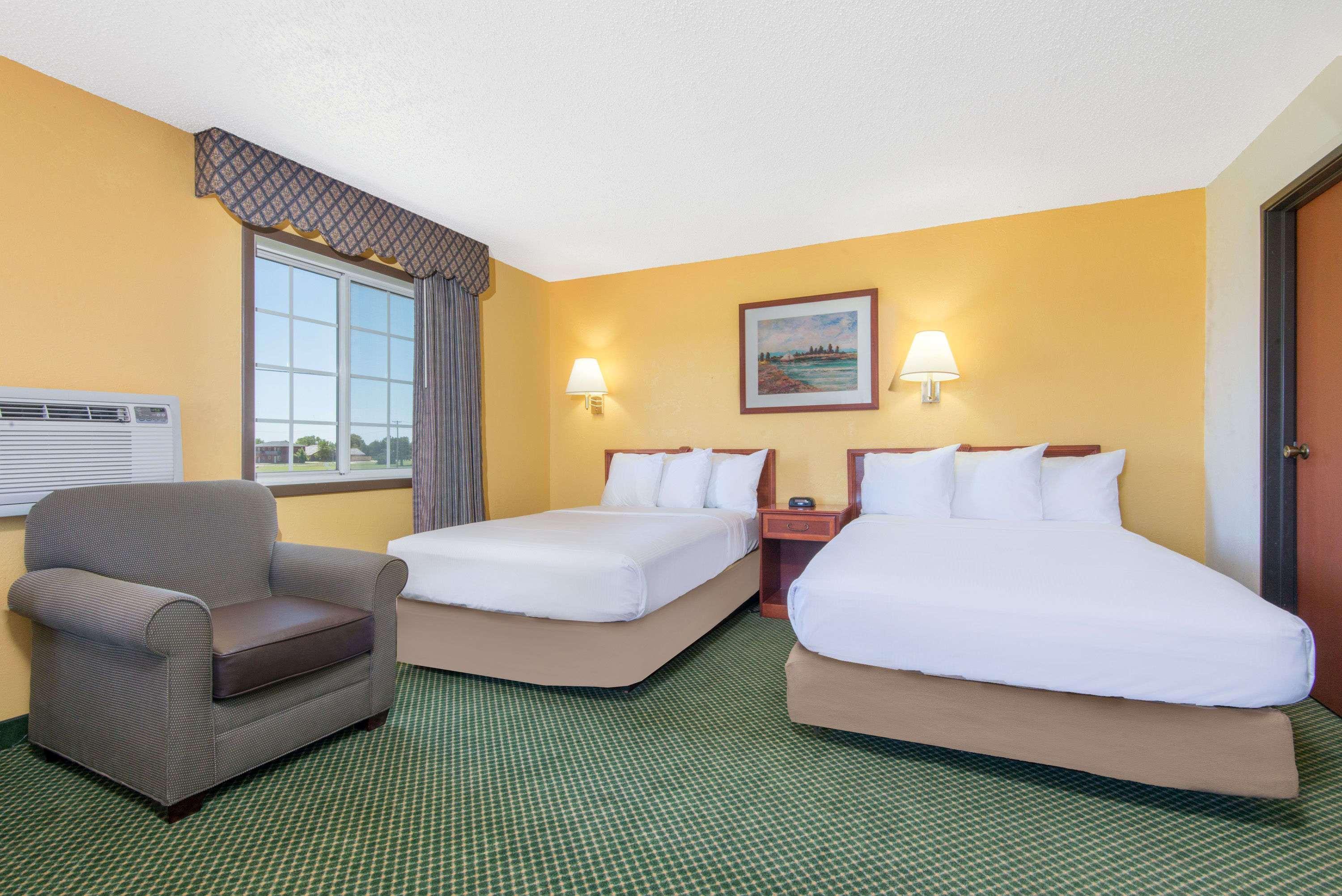 Days Inn By Wyndham Great Bend Zewnętrze zdjęcie