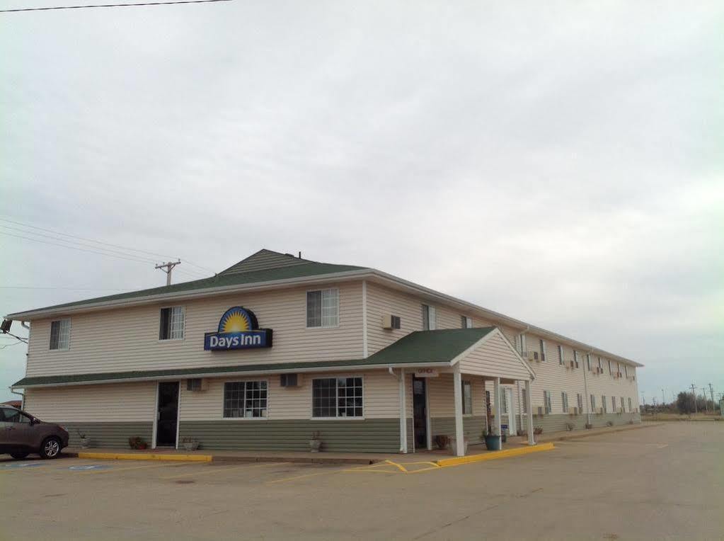 Days Inn By Wyndham Great Bend Zewnętrze zdjęcie